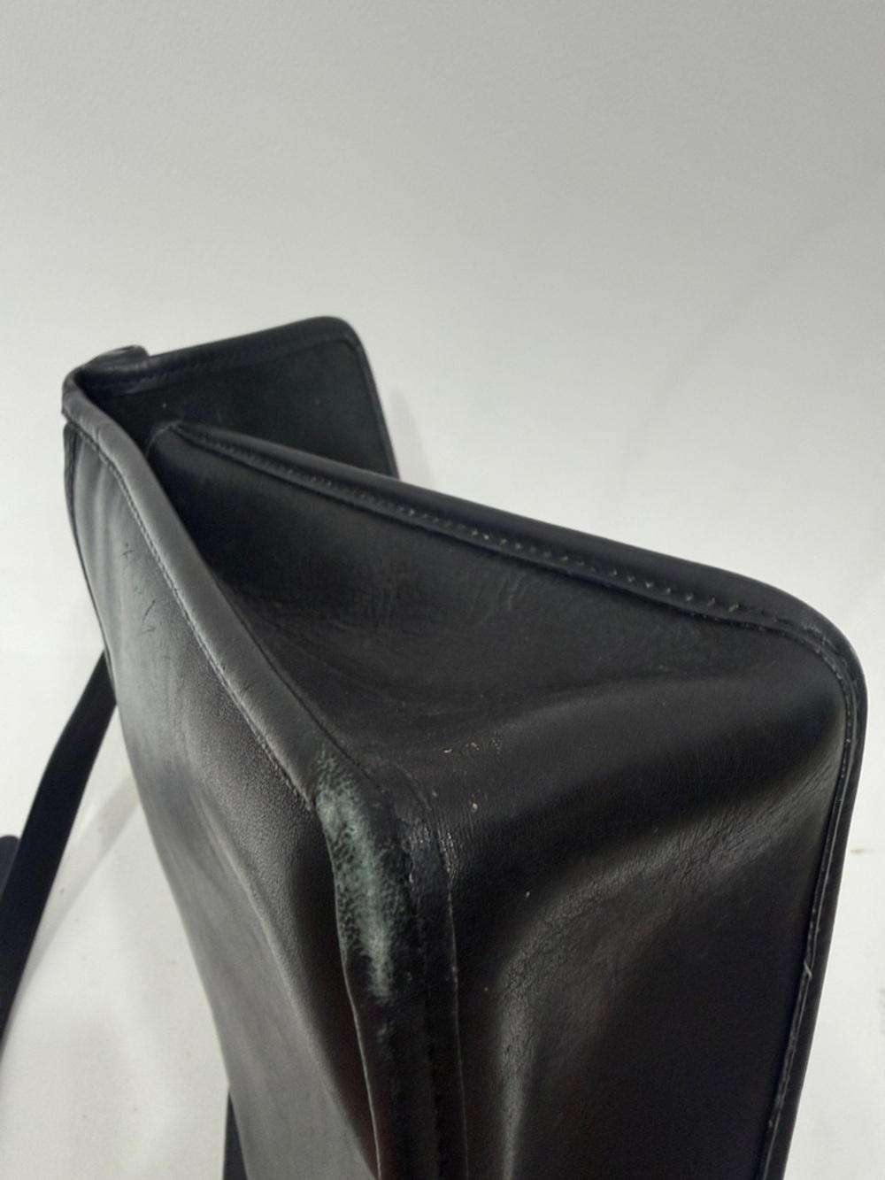 Vintage Coach Willis black shoulder bag. - Picture 15 of 16